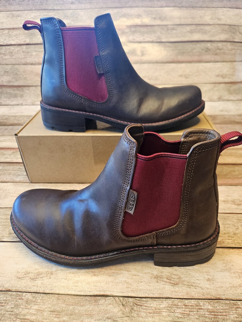 KEEN Oregon City Chelsea Boots. Size 7  (EU 37.5)